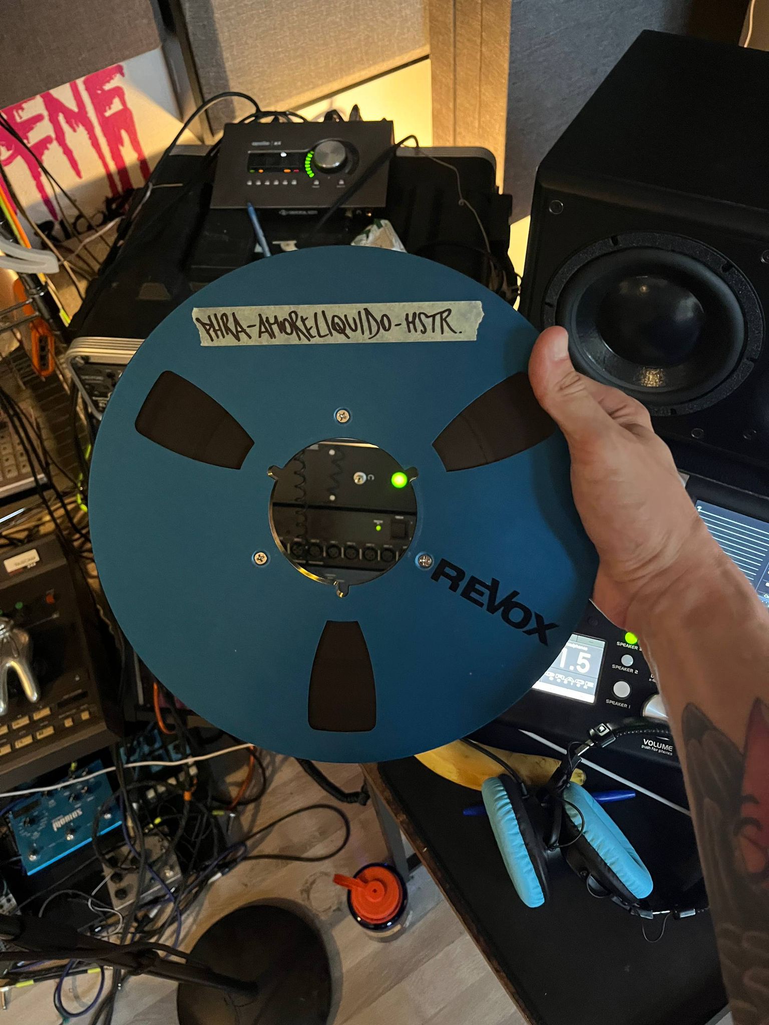 Amore Liquido Mockup 4